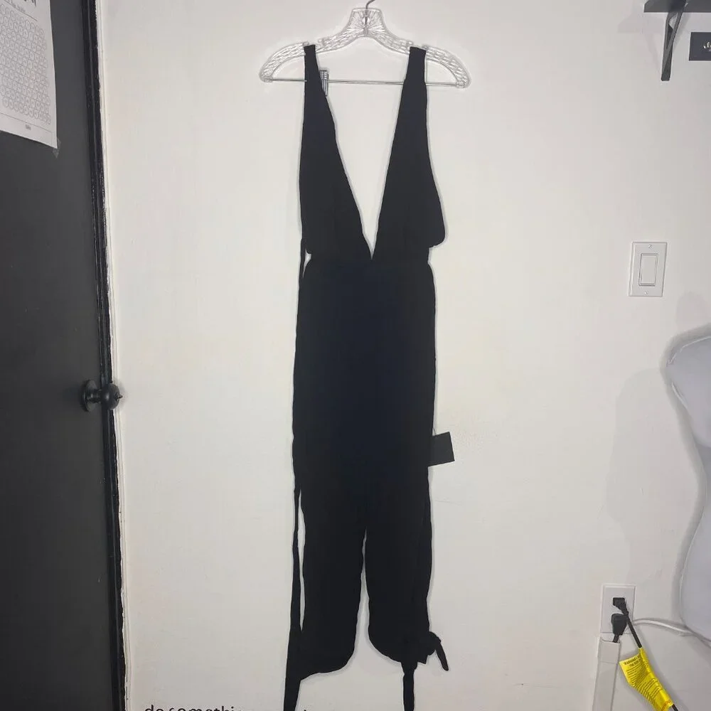 NWT Lulus Lolinda Black Convertible Halter Jumpsuit Sz S - Picture 3 of 13